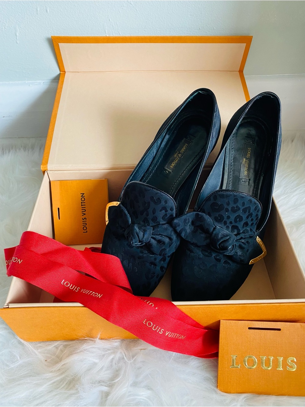🛍️Louis Vuitton Authentic Vintage 2013 Satin Bow Amulet Loafers With Box